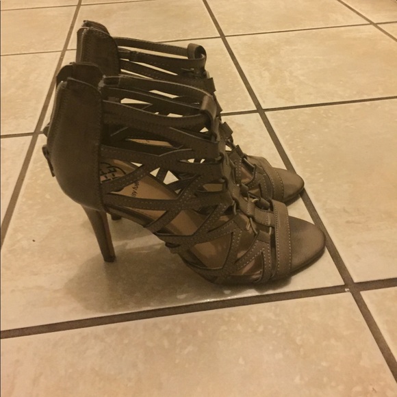 Heels - Picture 2 of 2